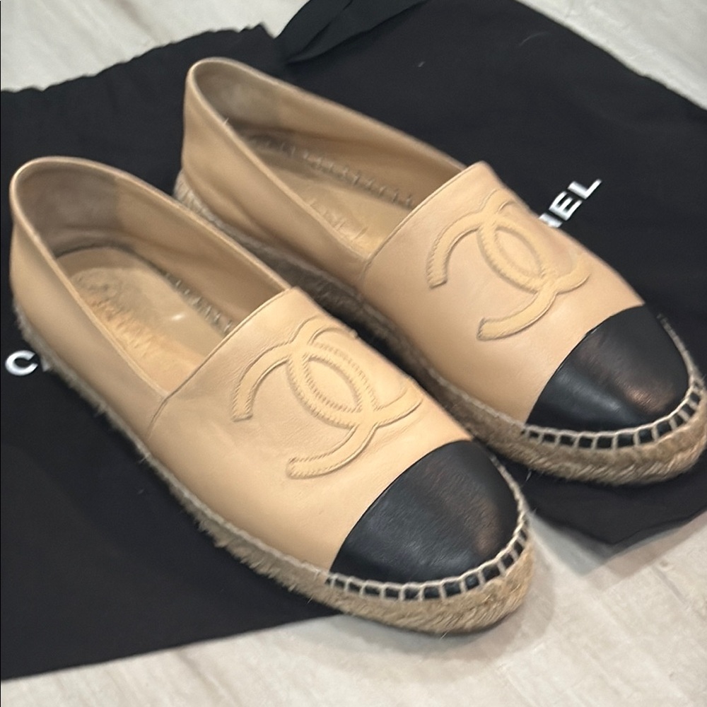 CHANEL Cream and Black Espadrille Flats with Iconic Logo